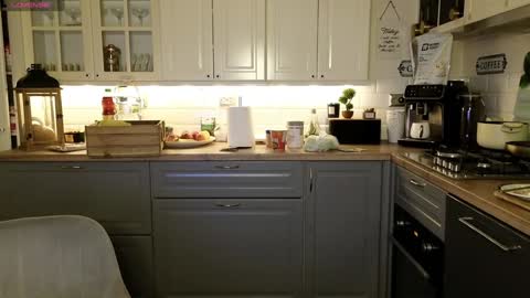 Snapshot of whats_her_name chatting on 19, 1, 2025 Victoria Maria online show from 19, 1, 2025