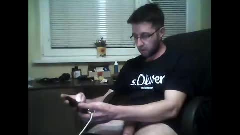 Snapshot of whatwouldyouliketosee chatting on 17, 4, 2026 stoffy online show from 17, 4, 2026