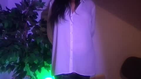 Snapshot of whisperingfire chatting on 28, 10, 2025 Mel online show from 28, 10, 2025