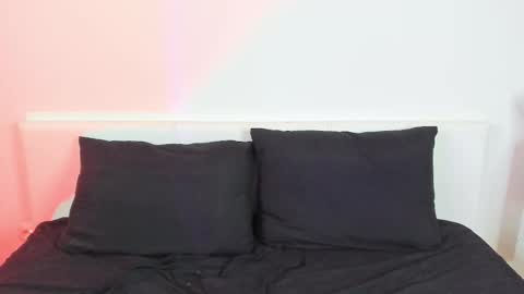 Snapshot of white_do11 chatting on 3, 10, 2025 Bella online show from 3, 10, 2025