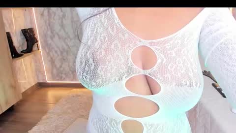 whitneyyfox online show from 26, 3, 2026