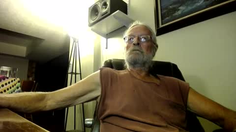 Snapshot of whofcares2 chatting on 6, 10, 2025 whofcares2 online show from 6, 10, 2025