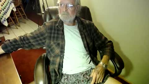 Snapshot of whofcares2 chatting on 15, 11, 2025 whofcares2 online show from 15, 11, 2025