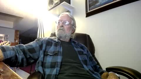 Snapshot of whofcares2 chatting on 18, 11, 2025 whofcares2 online show from 18, 11, 2025