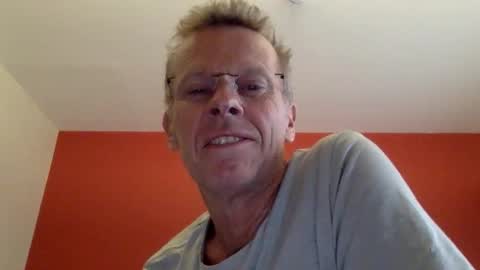 whynotfly1 online show from 2, 12, 2025