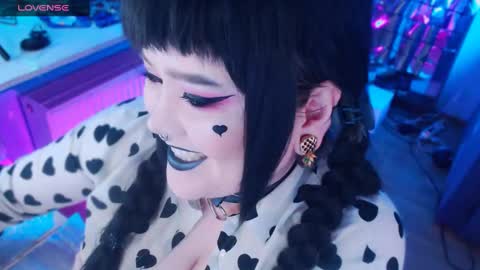 Laura  online show from 31, 1, 2025