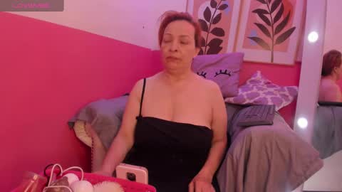 Snapshot of wife_mature chatting on 12, 1, 2025 sussy online show from 12, 1, 2025