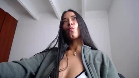 Snapshot of wifhot chatting on 25, 11, 2025 Ilauren online show from 25, 11, 2025