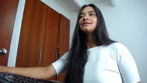 Snapshot of wifhot chatting on 26, 11, 2025 Ilauren online show from 26, 11, 2025