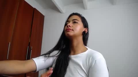 Snapshot of wifhot chatting on 1, 12, 2025 Ilauren online show from 1, 12, 2025