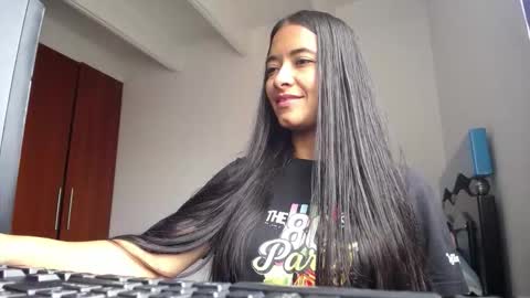 Ilauren online show from 4, 3, 2026