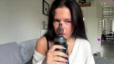 Mia online show from 28, 11, 2025