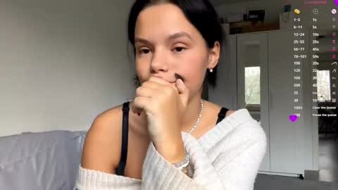 Mia online show from 5, 12, 2025