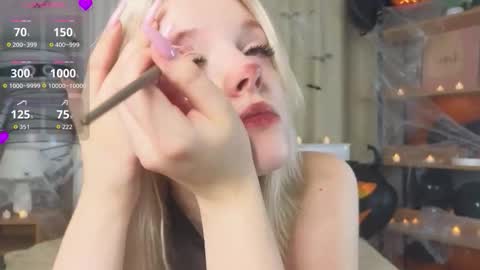 Snapshot of wilonebute chatting on 31, 10, 2025 Mary online show from 31, 10, 2025