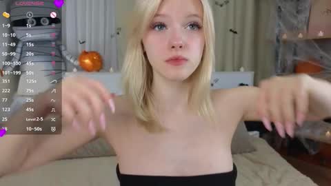 Snapshot of wilonebute chatting on 5, 11, 2025 Mary online show from 5, 11, 2025