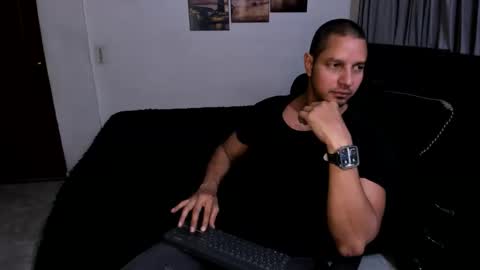 Magnus Dark independent model online show from 22, 11, 2025