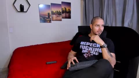 Magnus Dark independent model online show from 6, 4, 2026