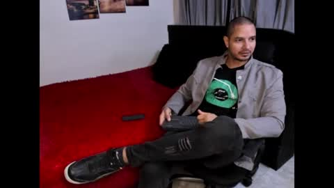 Magnus Dark independent model online show from 10, 6, 2026