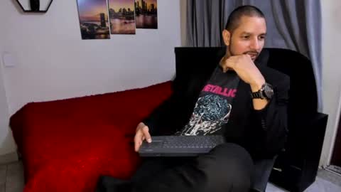 Magnus Dark independent model online show from 27, 7, 2026