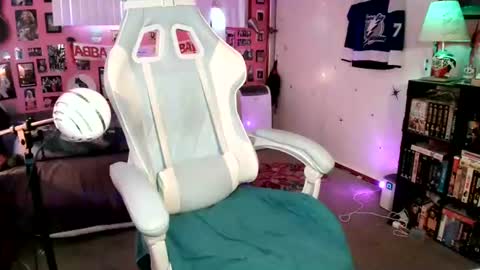 Snapshot of wolfie_777 chatting on 19, 6, 2026 Wolfie online show from 19, 6, 2026