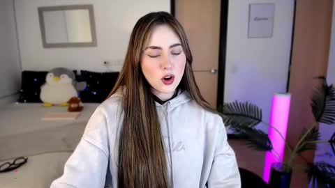 Snapshot of wolfsfoster chatting on 4, 12, 2024 online show from 4, 12, 2024