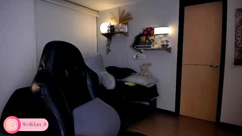 Snapshot of wolfsfoster chatting on 18, 9, 2025 online show from 18, 9, 2025