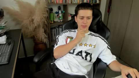 Snapshot of wolker_allan chatting on 30, 10, 2025 wolker_allan online show from 30, 10, 2025