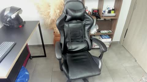 Snapshot of wolker_allan chatting on 21, 11, 2025 wolker_allan online show from 21, 11, 2025