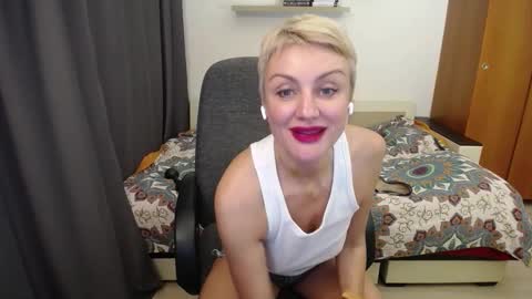 Snapshot of women_pleasures chatting on 29, 11, 2025 women_pleasures online show from 29, 11, 2025