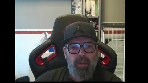 Snapshot of womenizzeer chatting on 18, 4, 2026 Adam online show from 18, 4, 2026