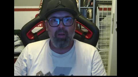 Snapshot of womenizzeer chatting on 24, 5, 2026 Adam online show from 24, 5, 2026