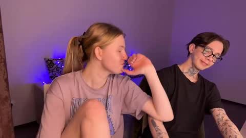 Snapshot of worldofllove chatting on 1, 1, 2025 Arnika and Simon online show from 1, 1, 2025