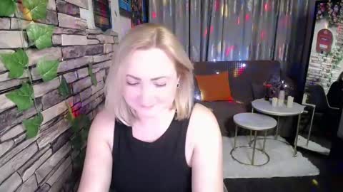 Snapshot of wow_co chatting on 5, 12, 2024 wow_co online show from 5, 12, 2024