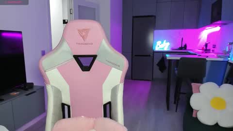 Emi online show from 4, 10, 2025