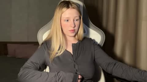 Snapshot of x__ivy_x chatting on 28, 10, 2025 eva online show from 28, 10, 2025