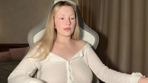 Snapshot of x__ivy_x chatting on 30, 10, 2025 eva online show from 30, 10, 2025