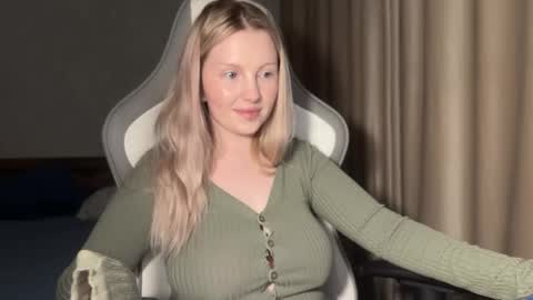 Snapshot of x__ivy_x chatting on 10, 11, 2025 eva online show from 10, 11, 2025