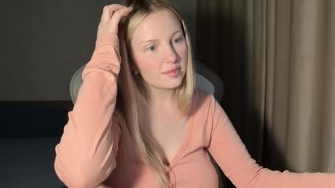 Snapshot of x__ivy_x chatting on 12, 11, 2025 eva online show from 12, 11, 2025