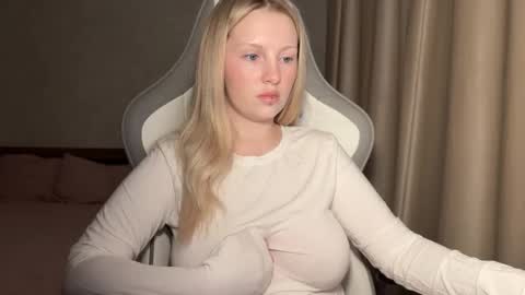 Snapshot of x__ivy_x chatting on 19, 11, 2025 eva online show from 19, 11, 2025