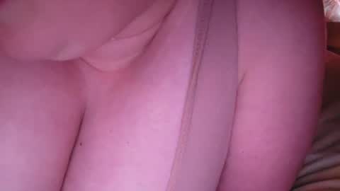 Snapshot of x_dreamgirl_x chatting on 8, 7, 2026 Mariah online show from 8, 7, 2026