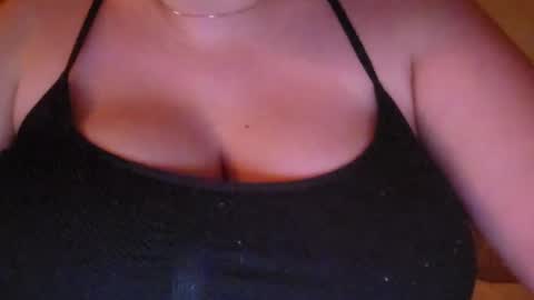 Snapshot of x_dreamgirl_x chatting on 1, 8, 2026 Mariah online show from 1, 8, 2026