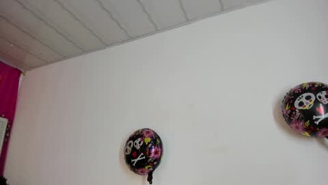 xaanderGrey online show from 6, 10, 2025