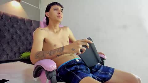 Snapshot of xander_owen2 chatting on 23, 12, 2025 XANDER online show from 23, 12, 2025