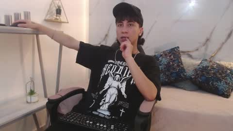 xandergrey8 online show from 15, 4, 2026