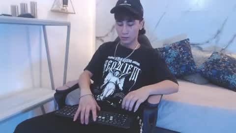 xandergrey8 online show from 15, 4, 2026