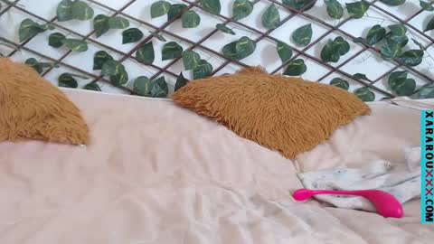       S A R A      100K followers online show from 8, 3, 2025