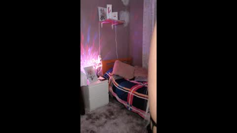       S A R A      100K followers online show from 5, 10, 2025