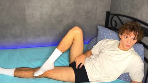 Snapshot of xavier_200 chatting on 28, 11, 2025 Xavier PVT open online show from 28, 11, 2025