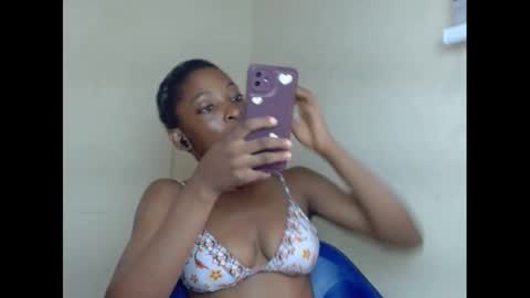 Snapshot of xcreamypussy chatting on 18, 1, 2025 xcreamypussy online show from 18, 1, 2025