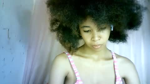 Snapshot of xenna610827 chatting on 2, 3, 2025 xenna610827 online show from 2, 3, 2025